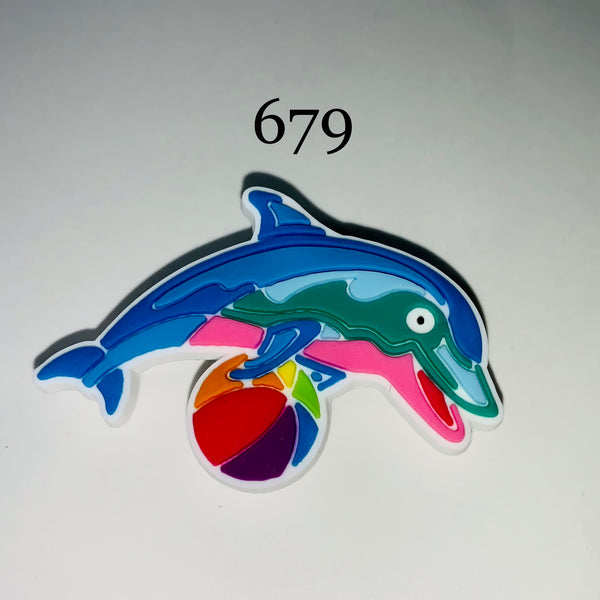 679-Dolphin w/ball